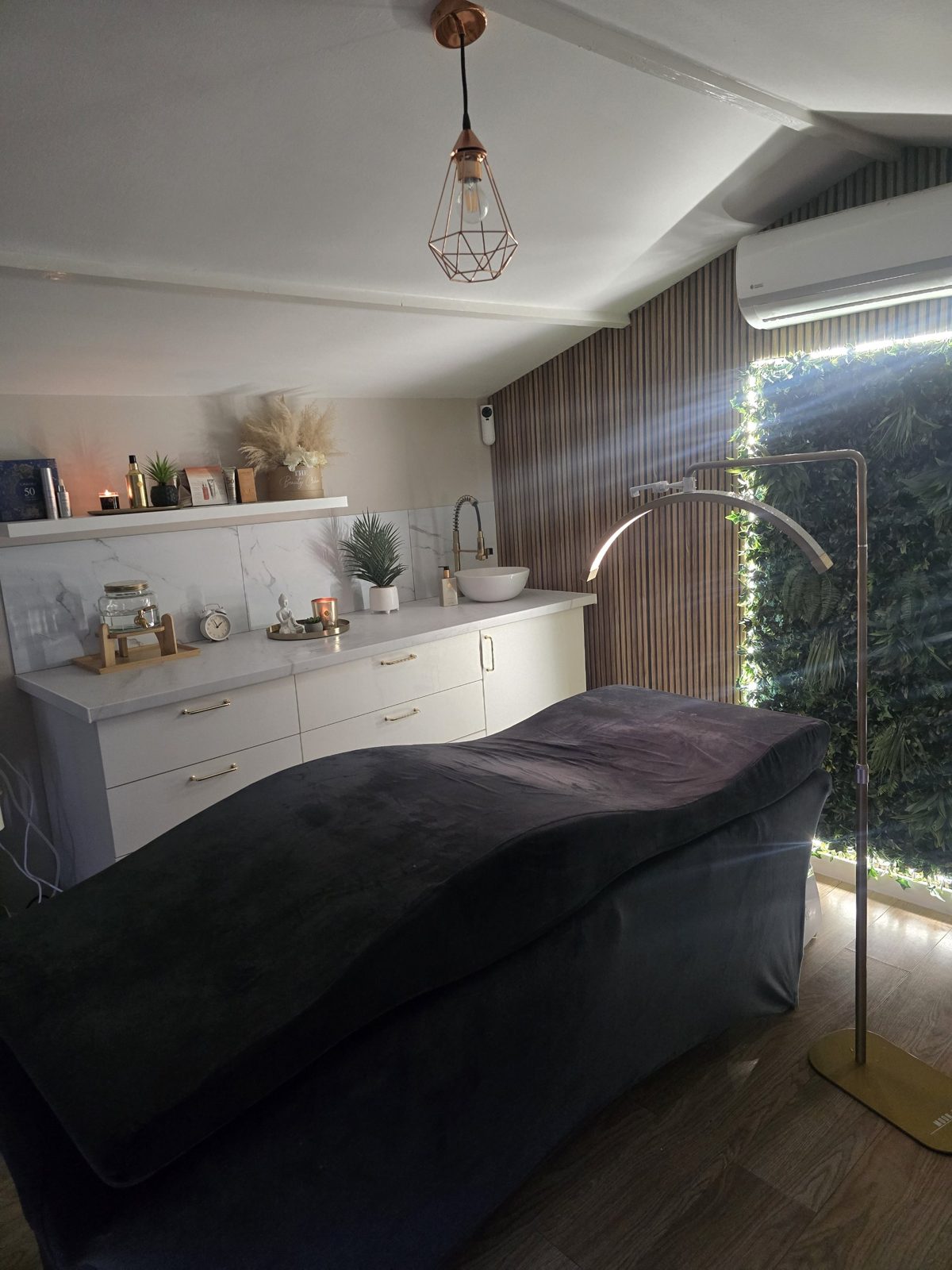 The private treatment room at The Beauty Cabin, Sitio de Calahonda