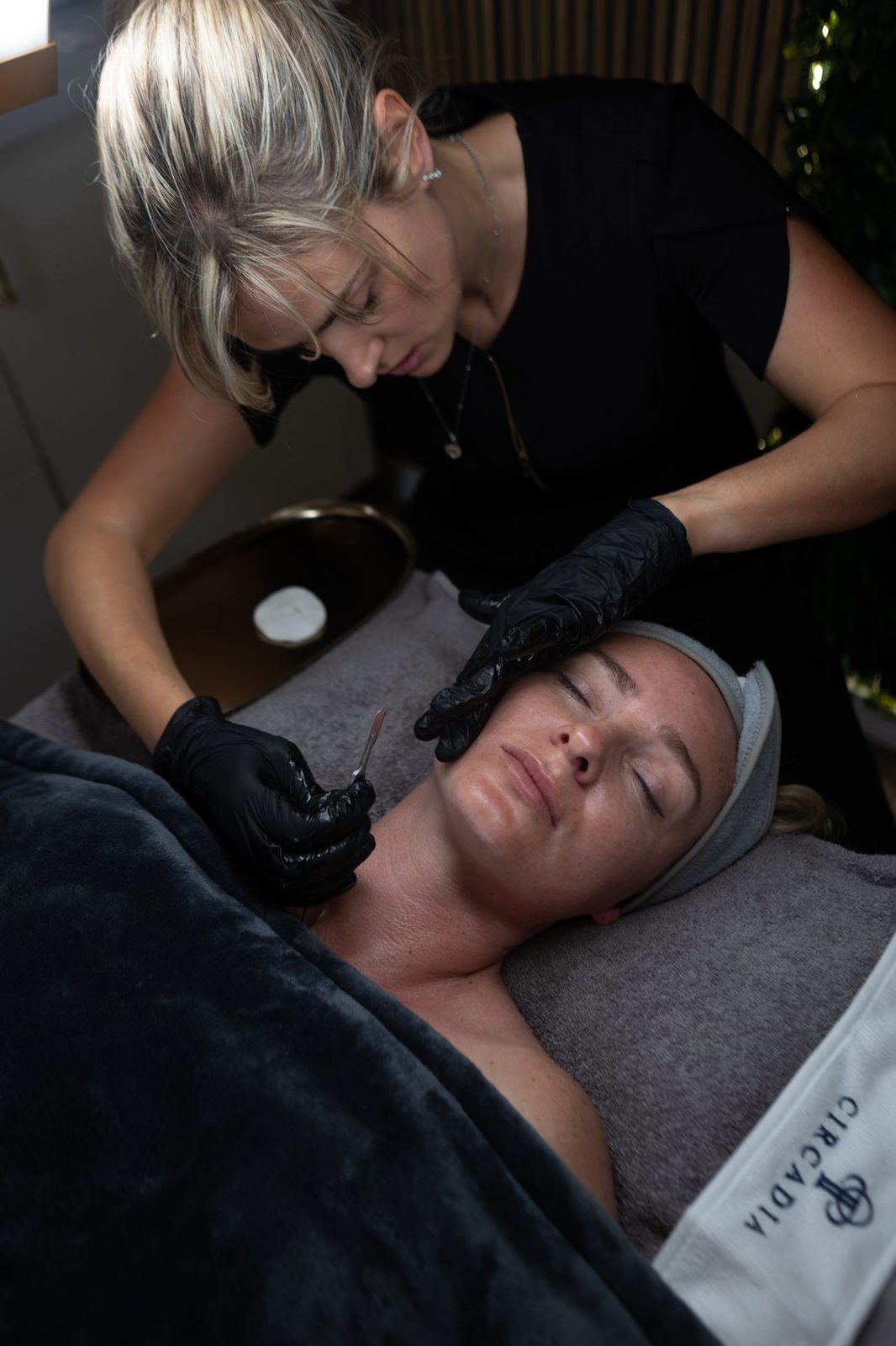 Sarah performing dermaplaning