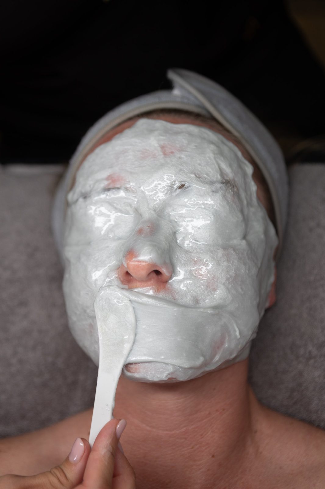 Casmara algae peel off mask being applied